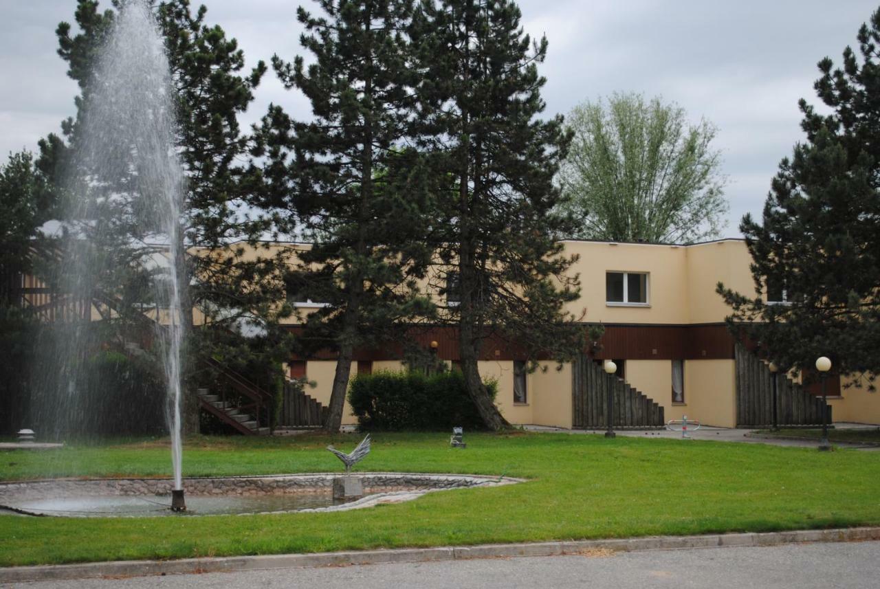 - La Poularde Hotel Romont