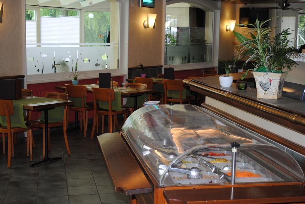 - La Poularde 3* Romont