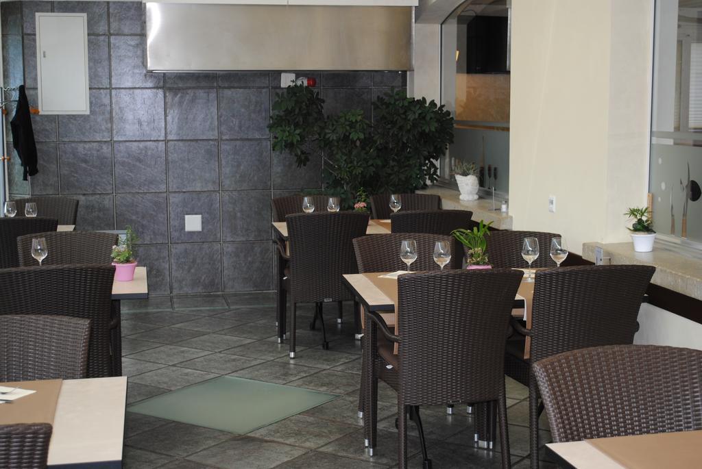 - La Poularde 3* Romont