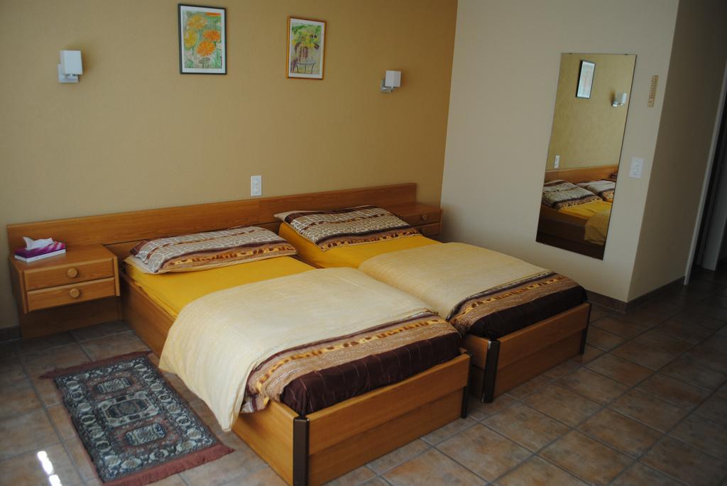 - La Poularde Hotel